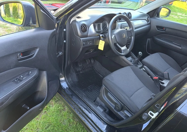 Suzuki Vitara cena 52000 przebieg: 60700, rok produkcji 2016 z Ryki małe 79